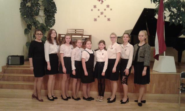 Meiteņu vokālais ansamblis svinīgajā koncertā "Piemini Latviju" 14.11.2019